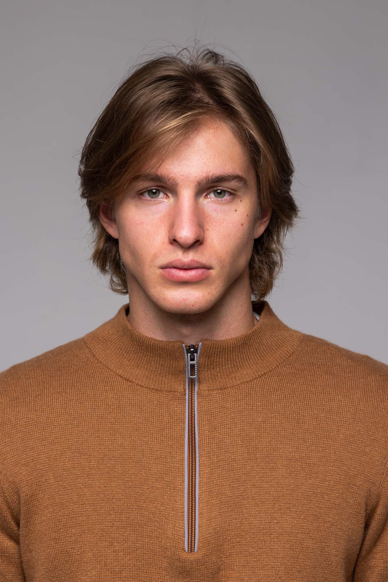 Brown pullover with zipper