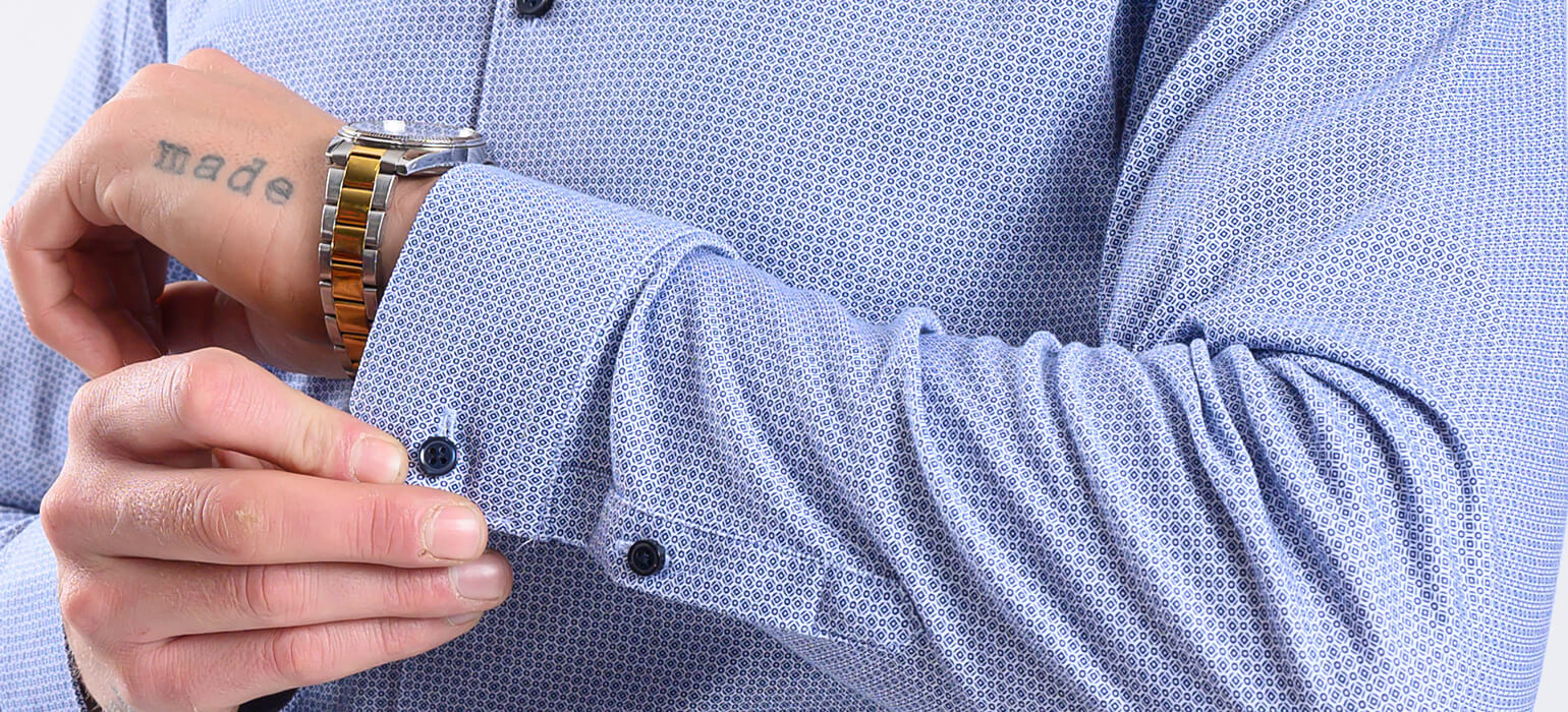 White and blue patterned stretch Extra Slim Fit shirt with anti-wrinkle treatment