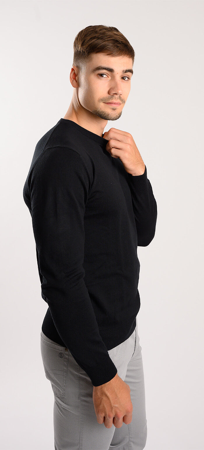 Black cotton crew neck sweater