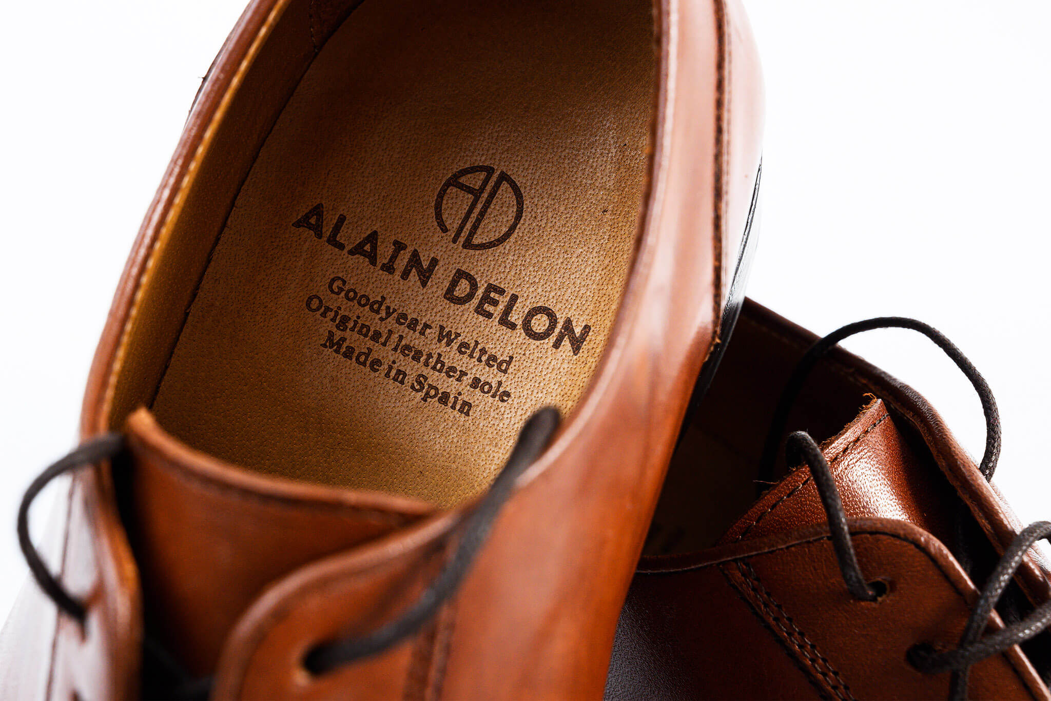 Brown frame leather shoes