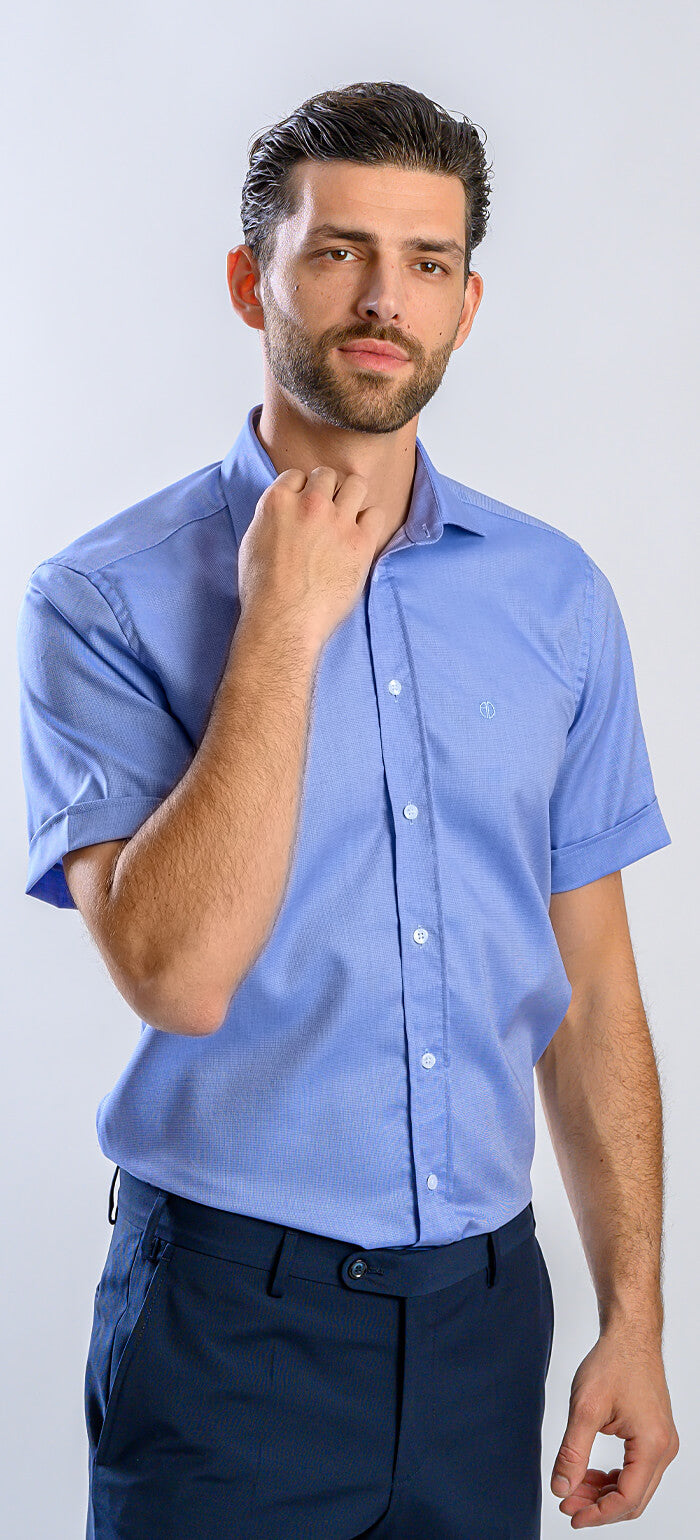 Blue Classic Fit shirt with short sleeves and a subtle pattern