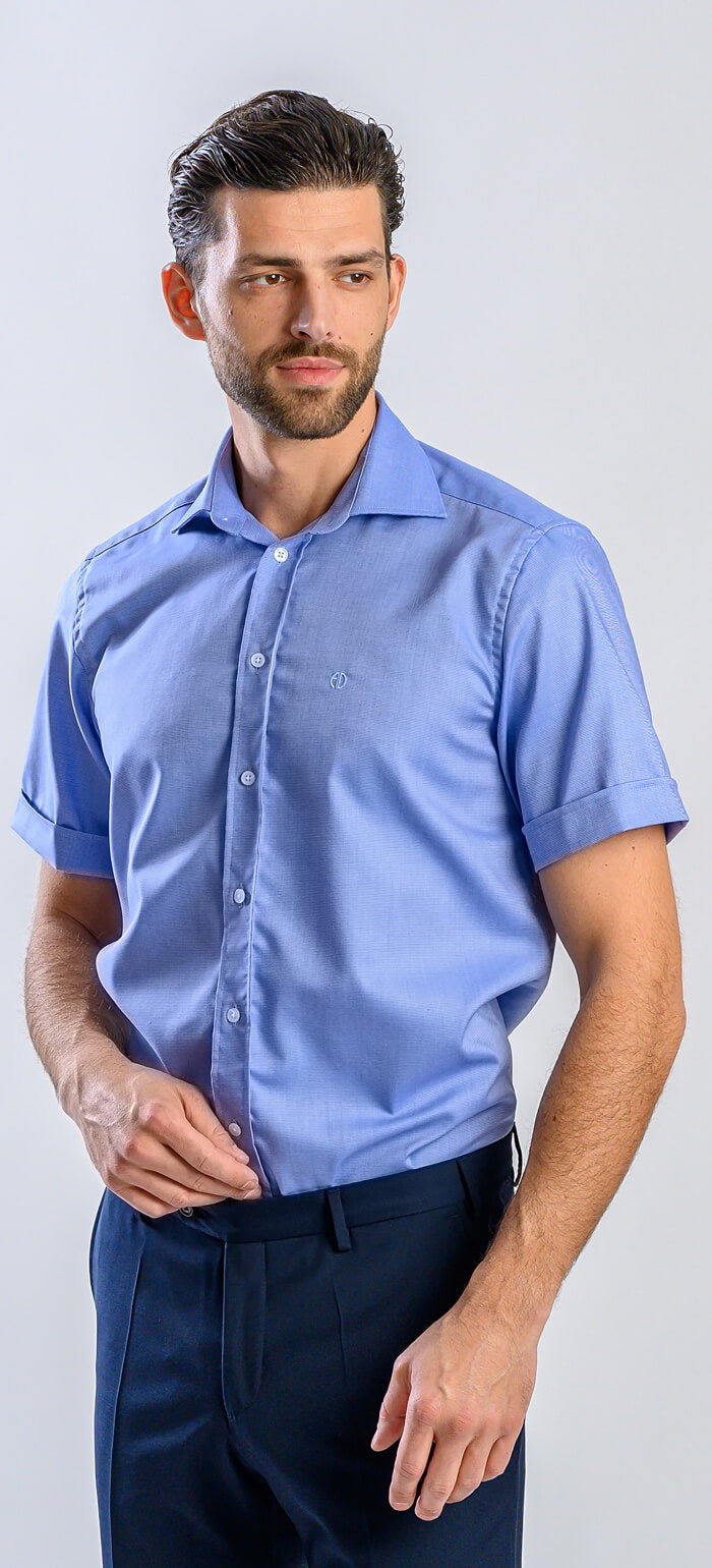 Blue Classic Fit shirt with short sleeves and a subtle pattern