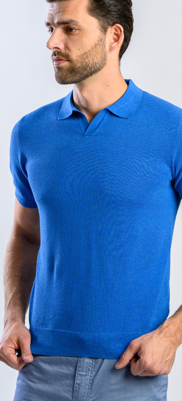 Blue knitted polo shirt without buttons