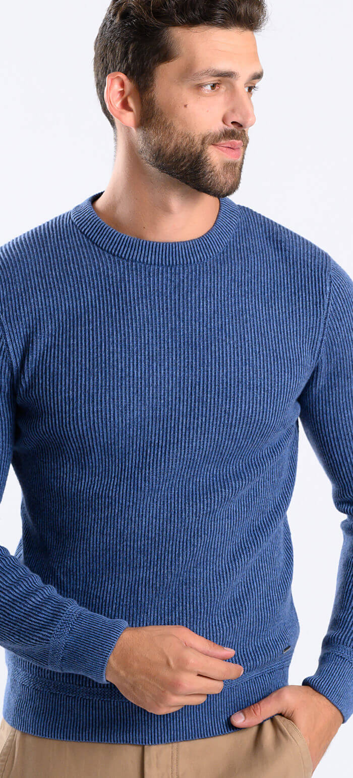 Blue ribbed crew neck sweater