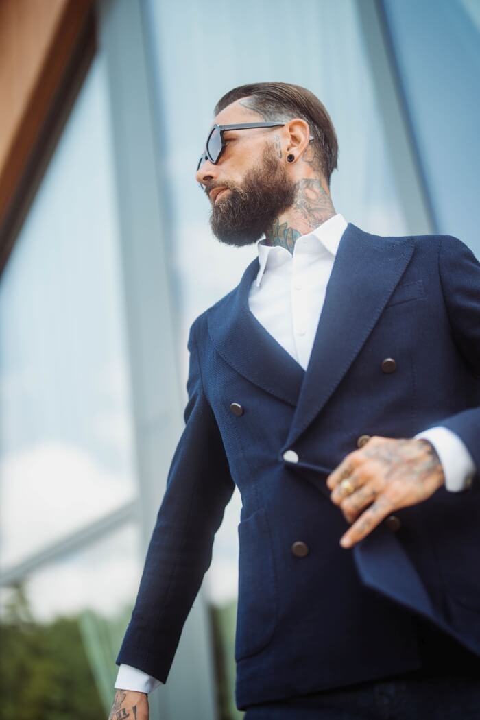 Navy blue club blazer with double-breasted fastening