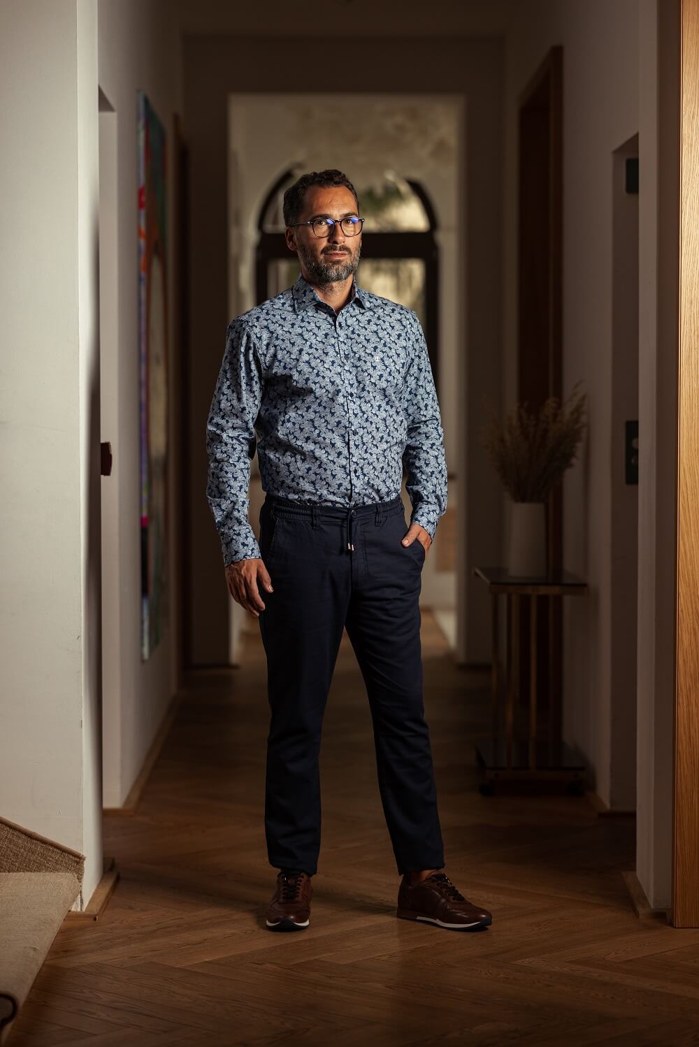 Dark grey slim fit shirt with a bold pattern