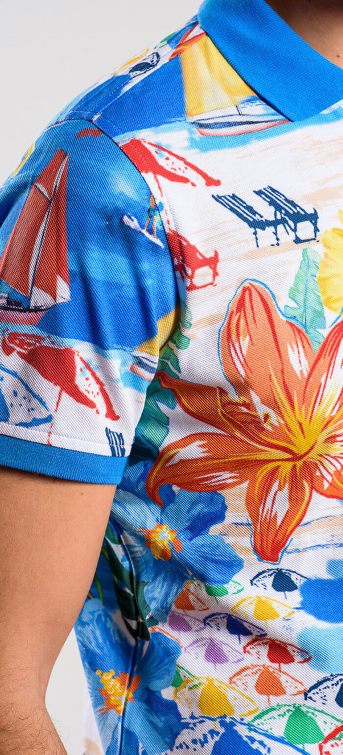 Distinctive polo shirt with beach pattern