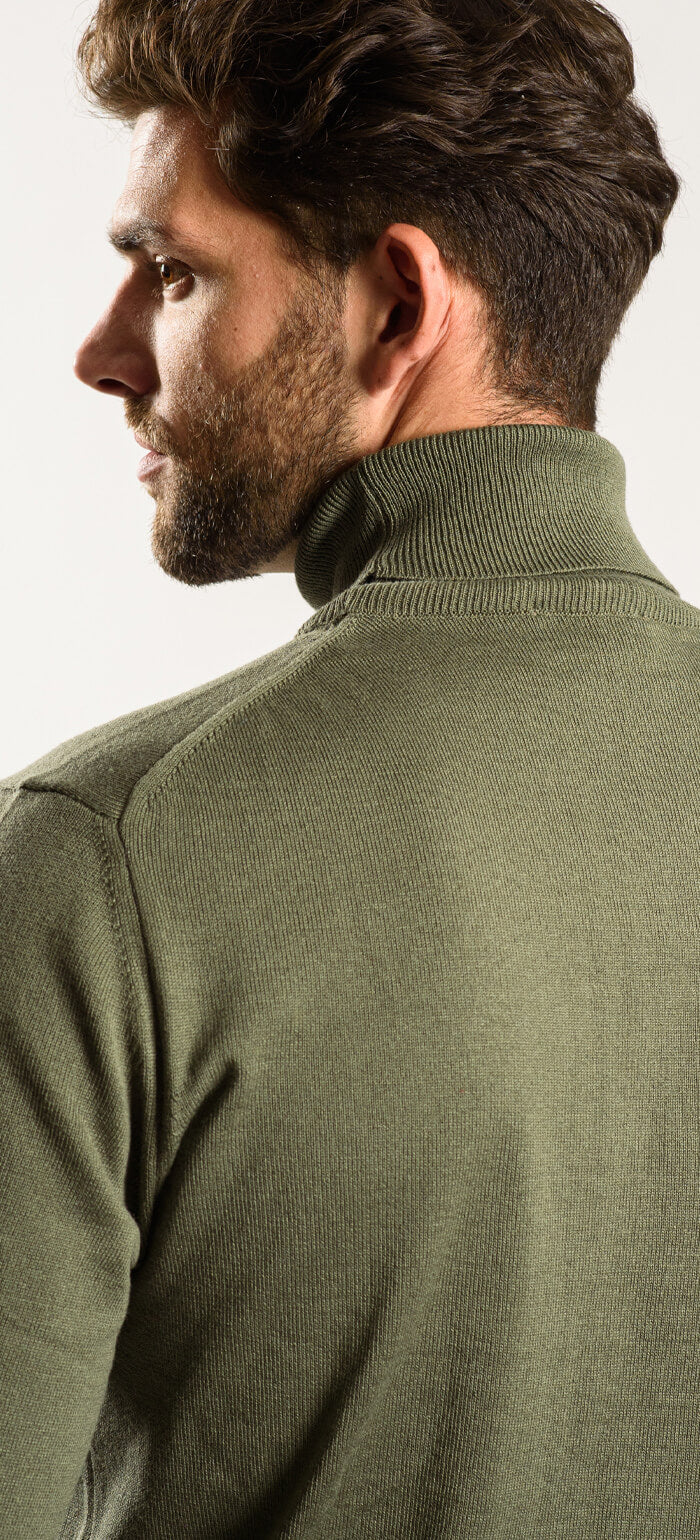 Green cotton turtleneck