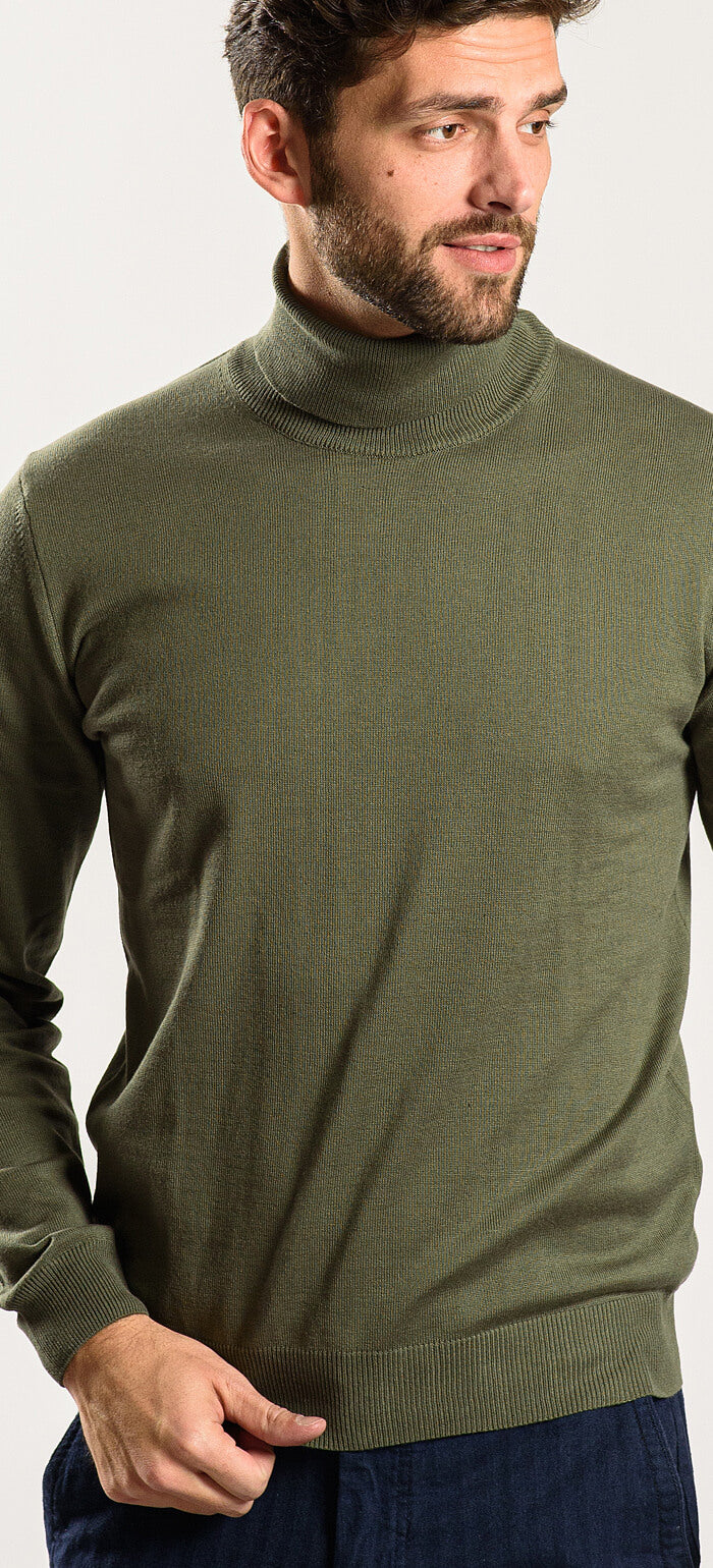 Green cotton turtleneck