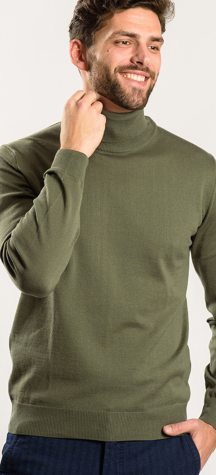 Green cotton turtleneck