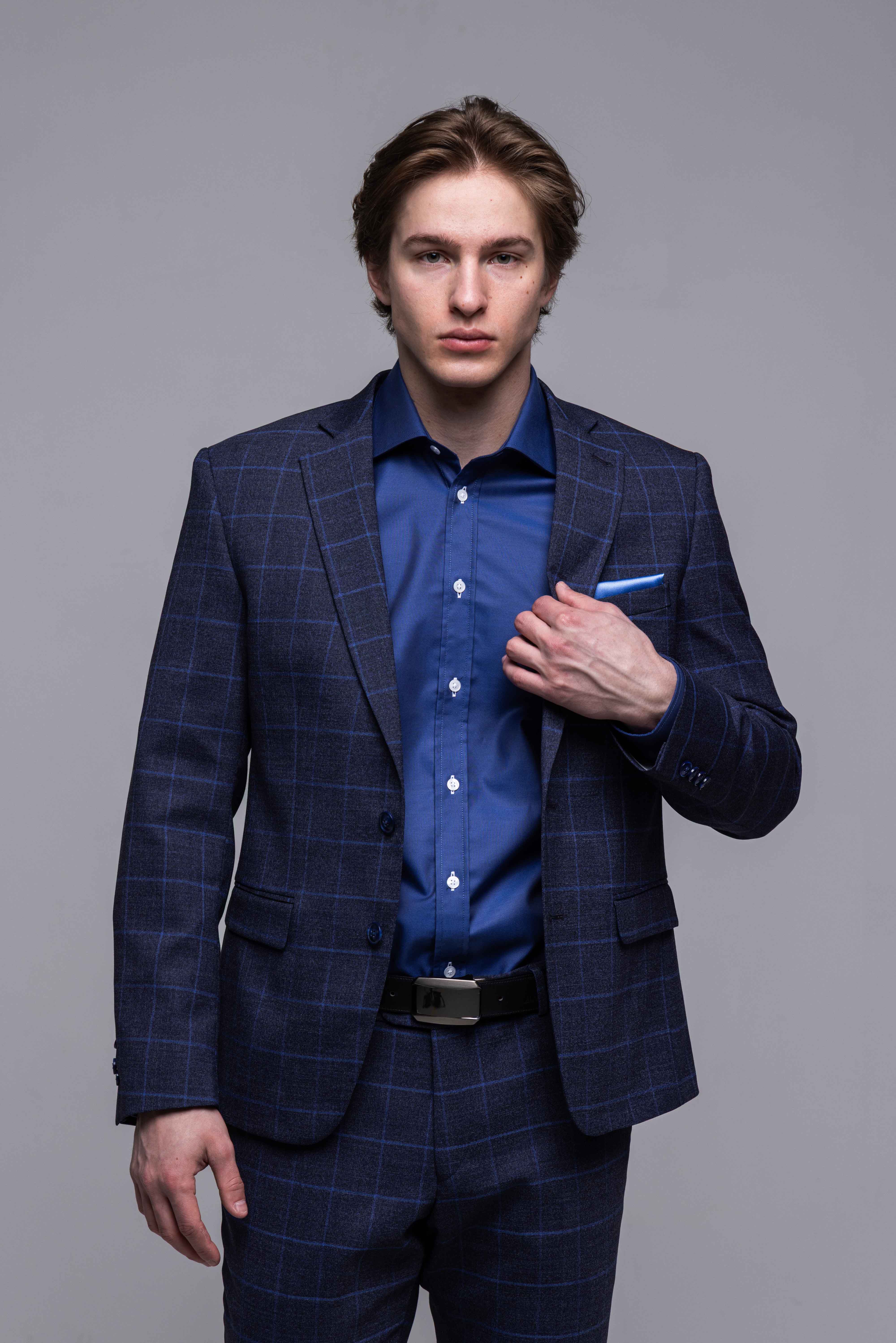 Modrý Slim Fit oblek s bledomodrým károm