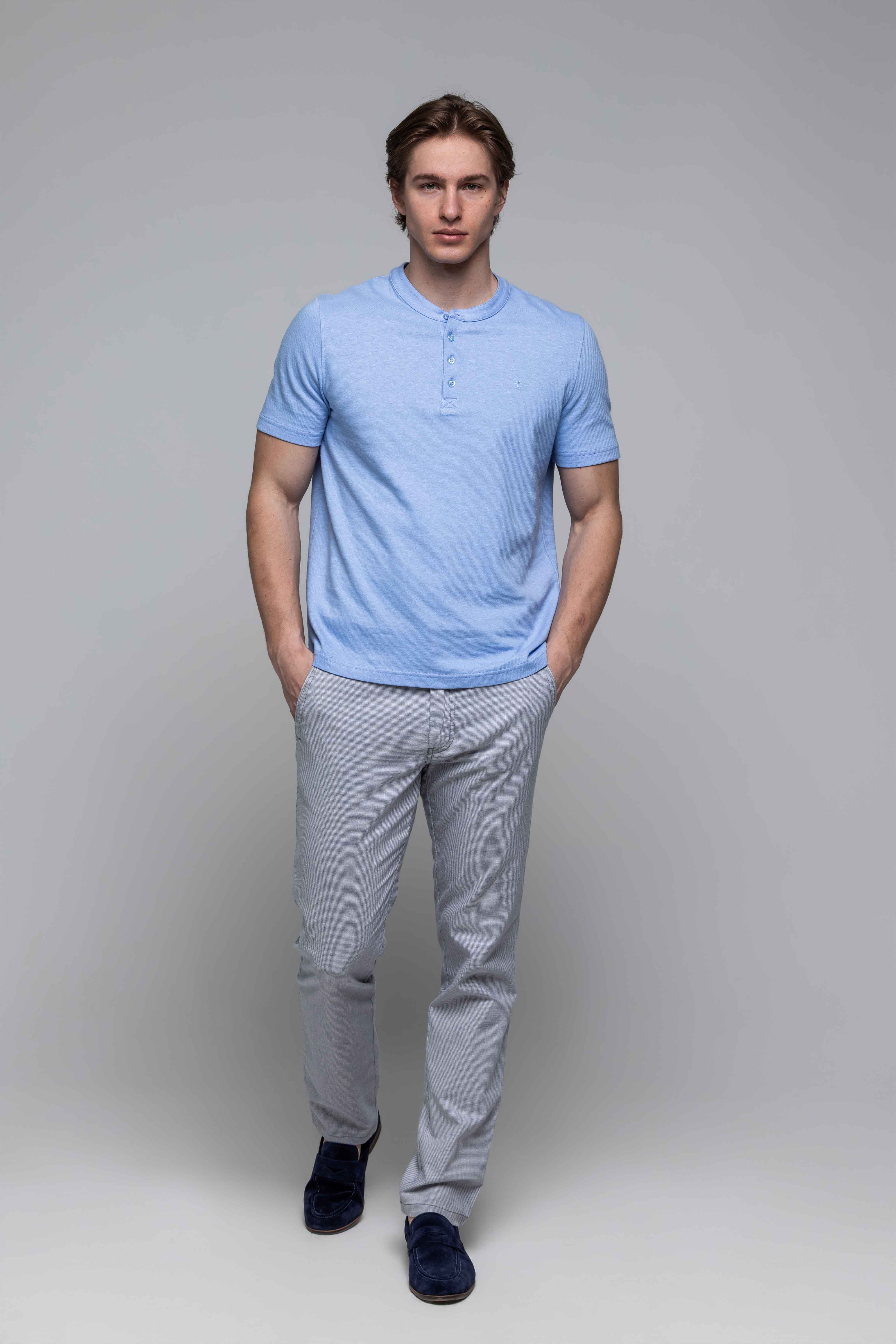 Bledomodré tričko na gombíky