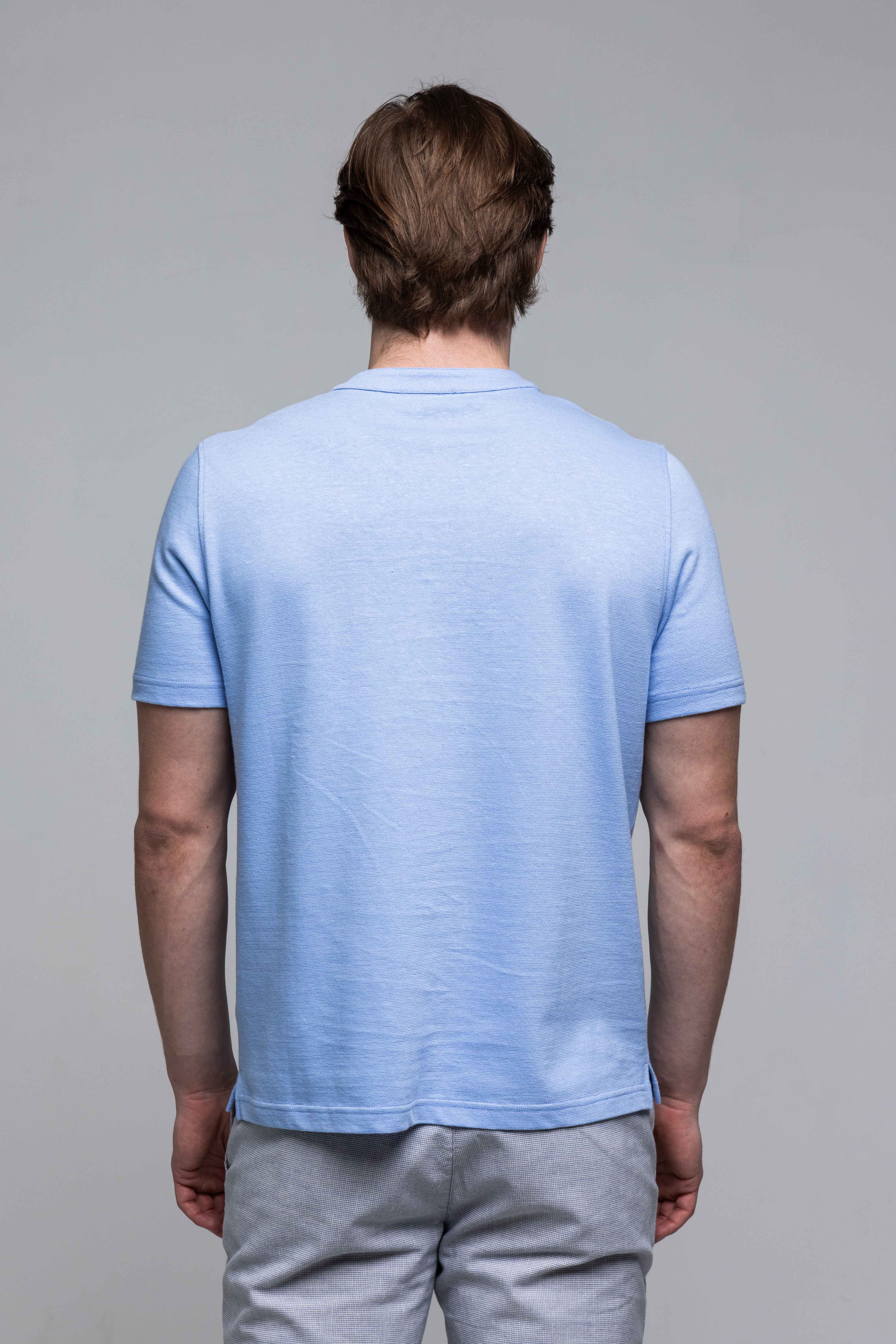 Bledomodré tričko na gombíky