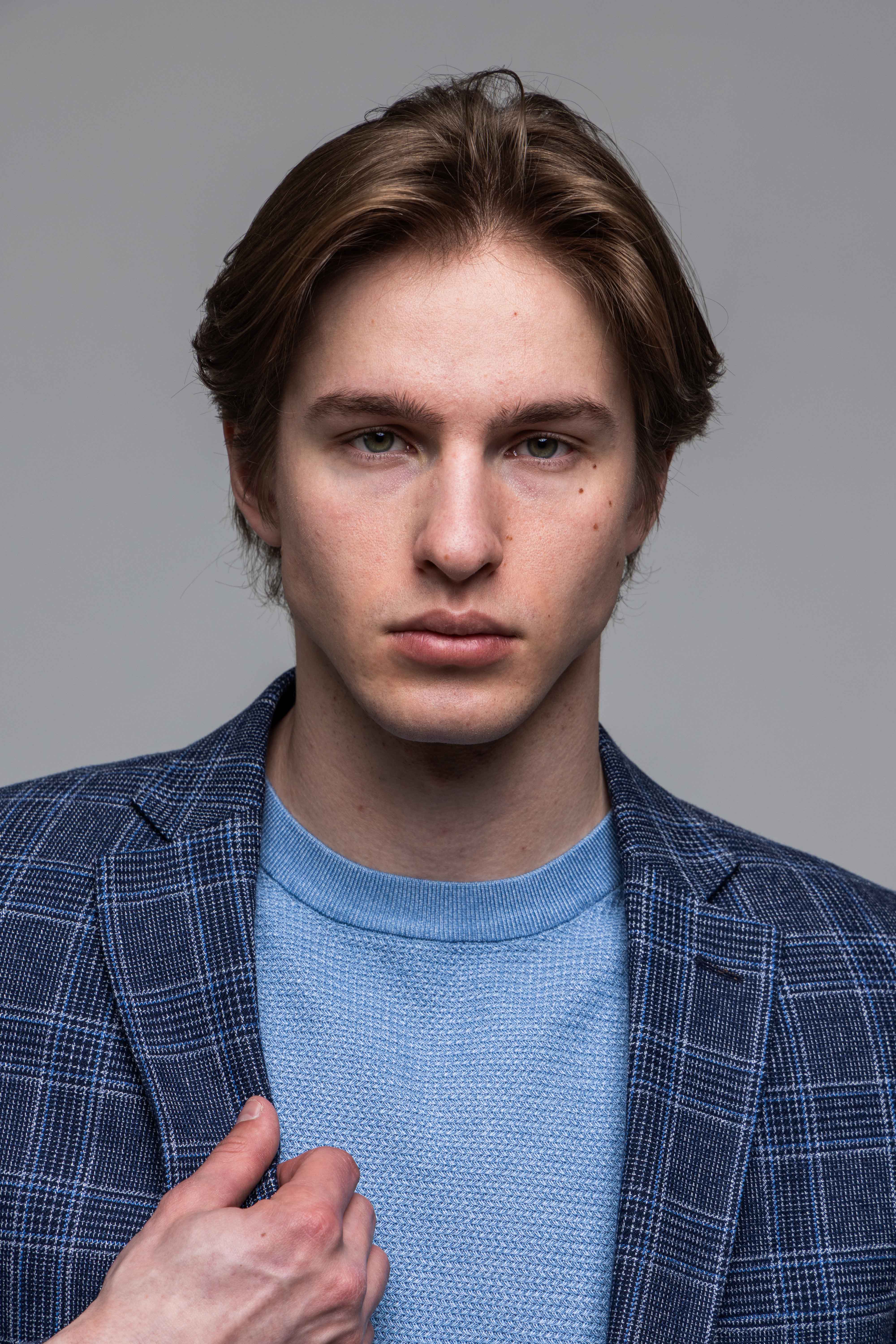 Modré ľanové sako s bielomodrým károm