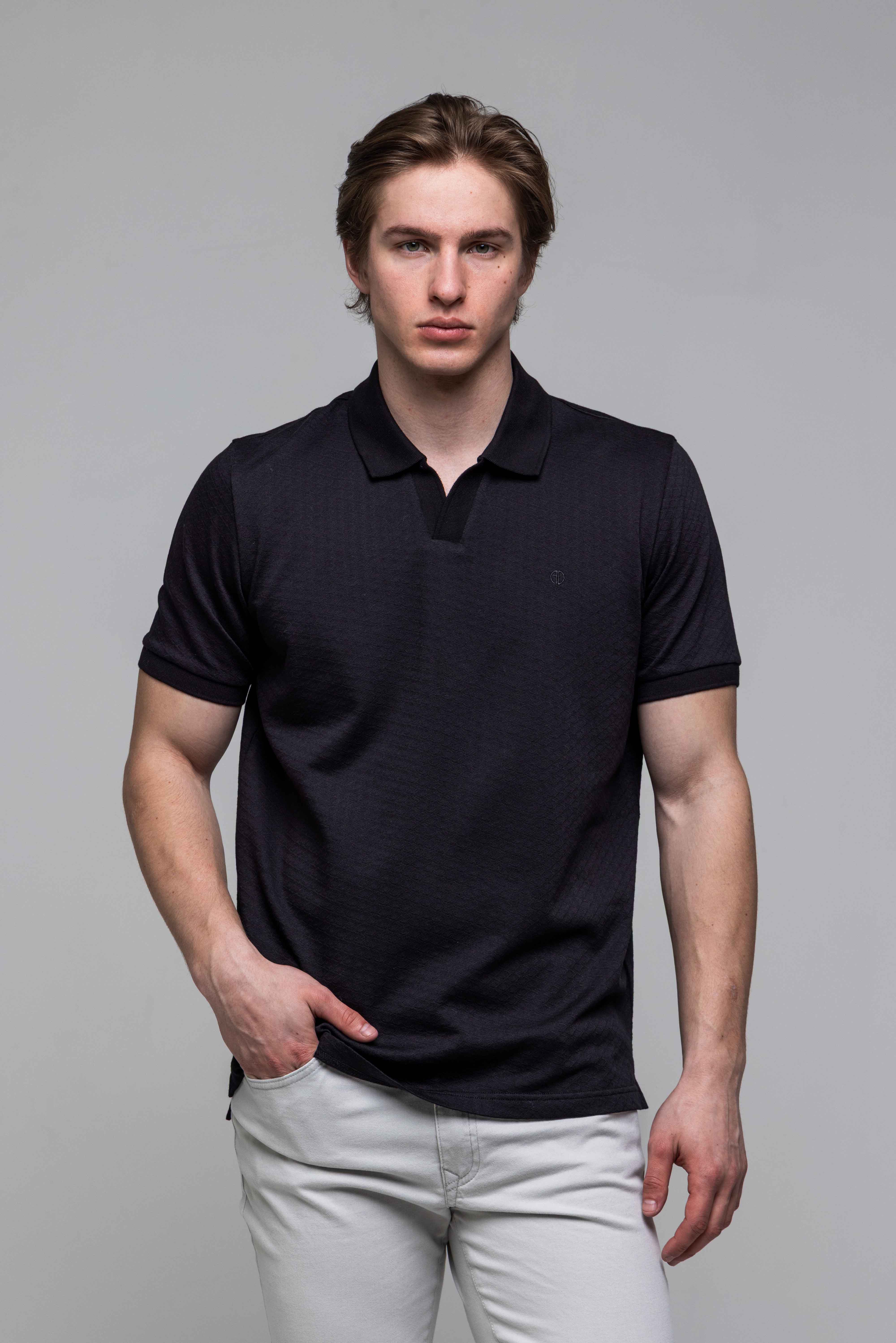 Čierna polokošeľa s vlastným vzorom