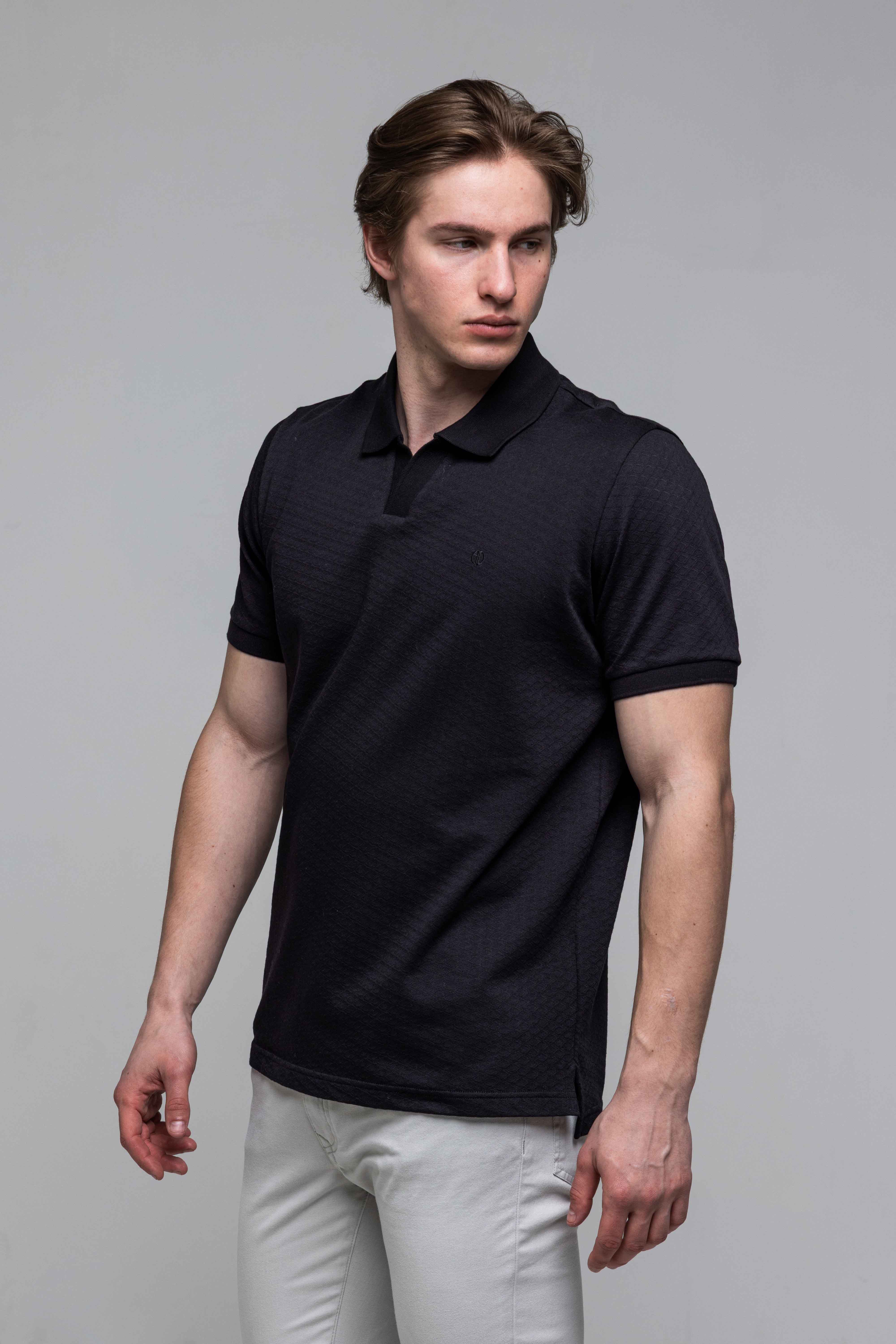 Čierna polokošeľa s vlastným vzorom