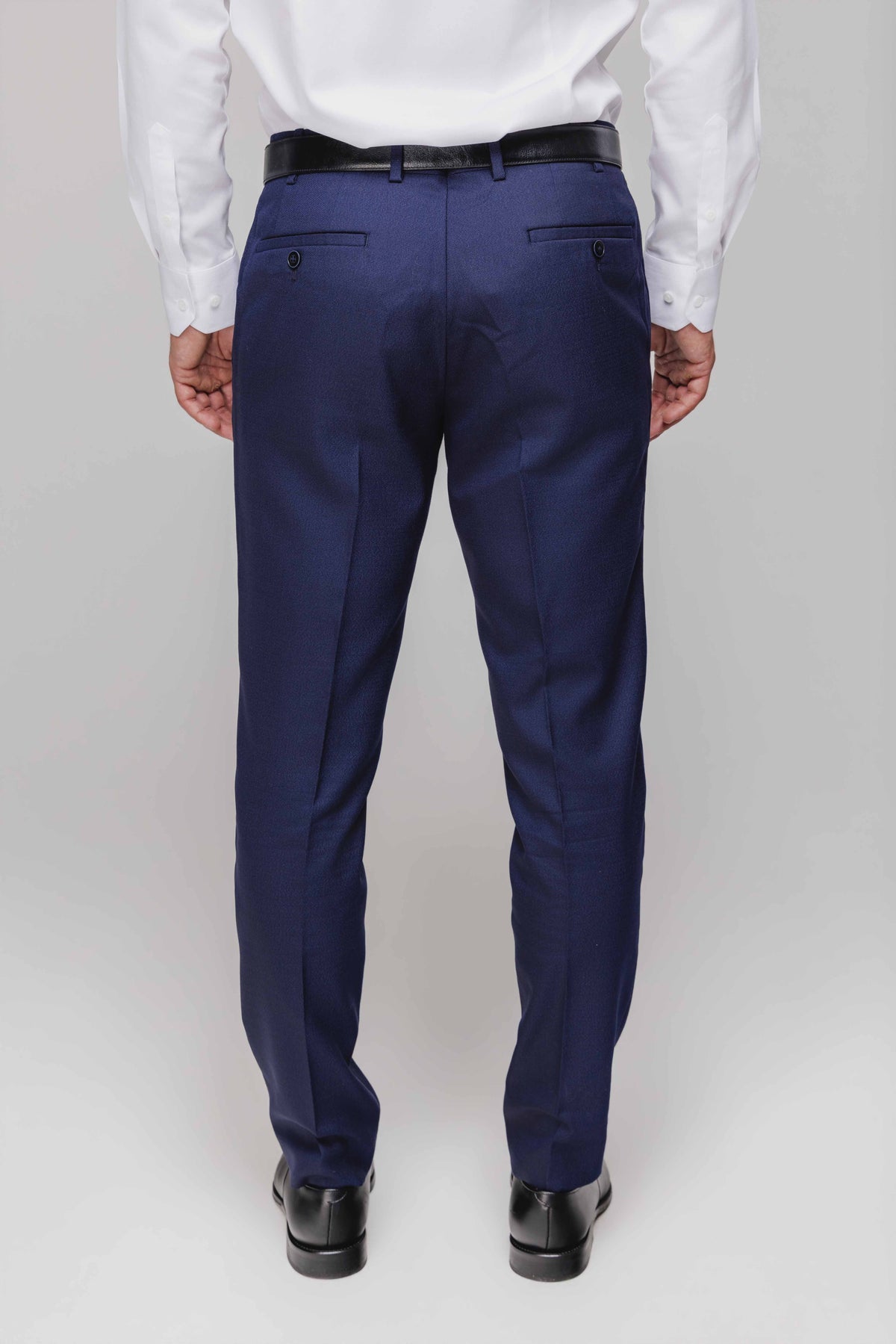 Modrý Slim Fit oblek s jemnou štruktúrou