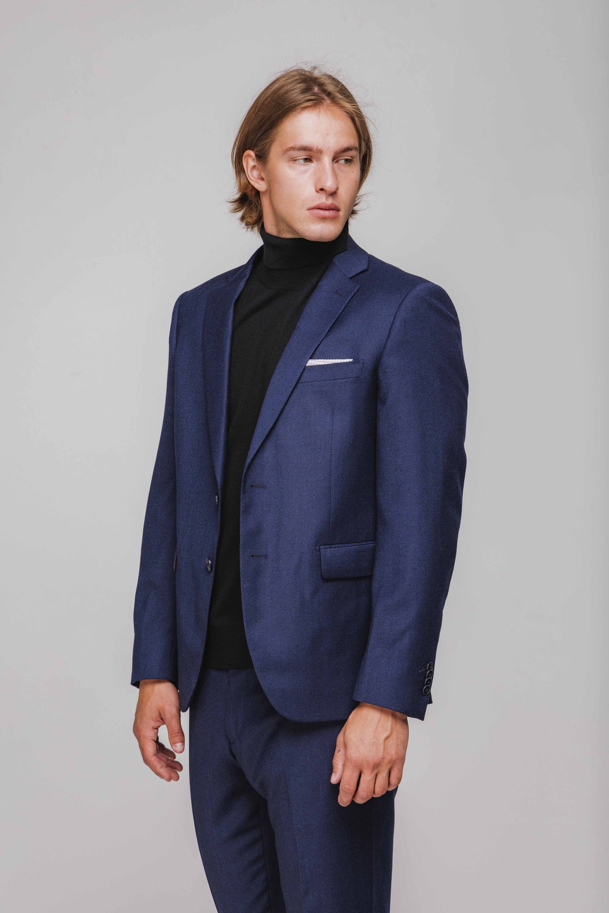 Modrý Slim Fit oblek s čiernymi akcentmi