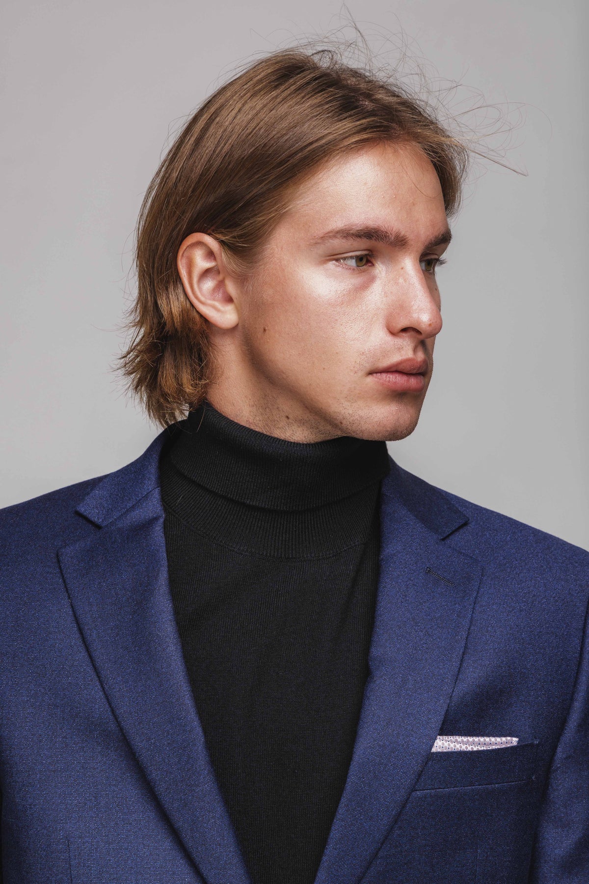 Modrý Slim Fit oblek s čiernymi akcentmi