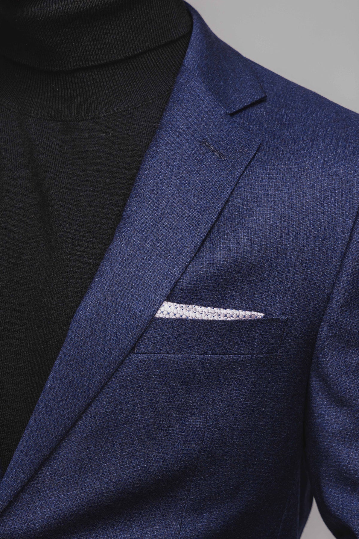 Modrý Slim Fit oblek s čiernymi akcentmi