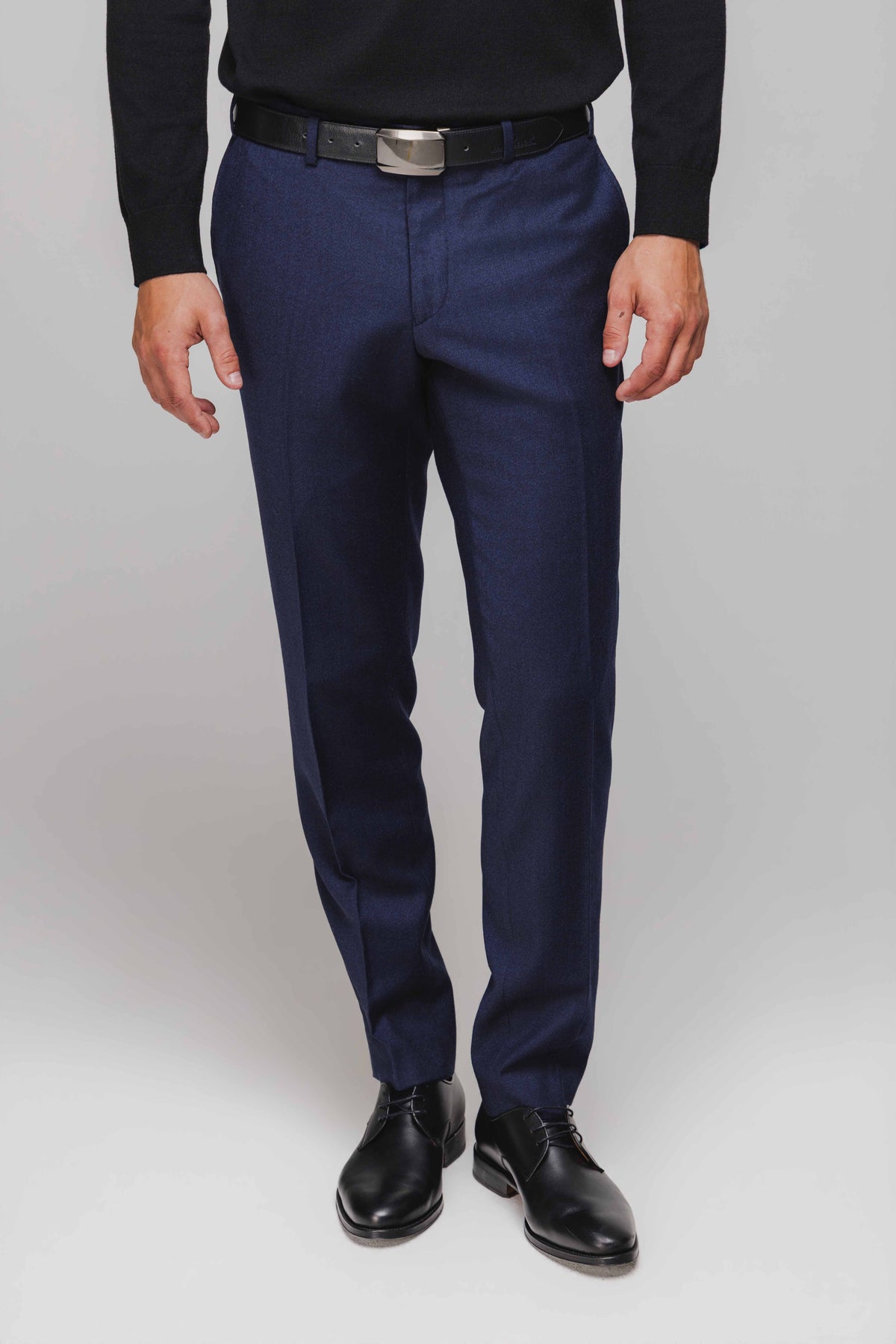 Modrý Slim Fit oblek s čiernymi akcentmi