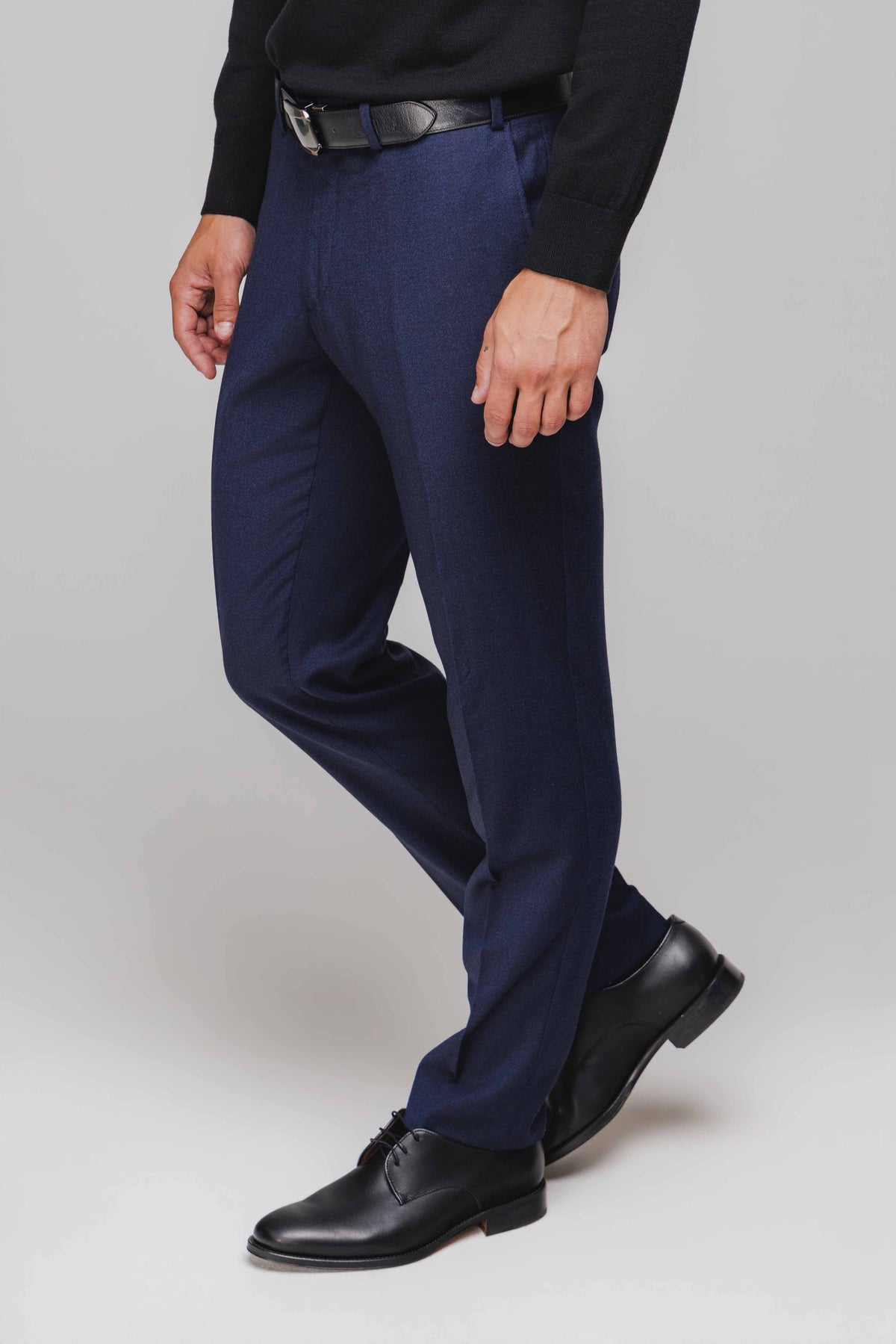 Modrý Slim Fit oblek s čiernymi akcentmi
