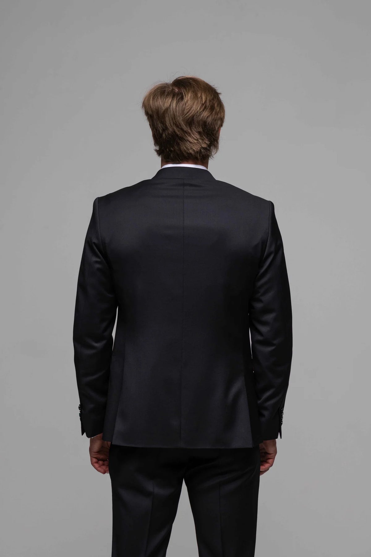 Čierny Slim Fit vlnený oblek