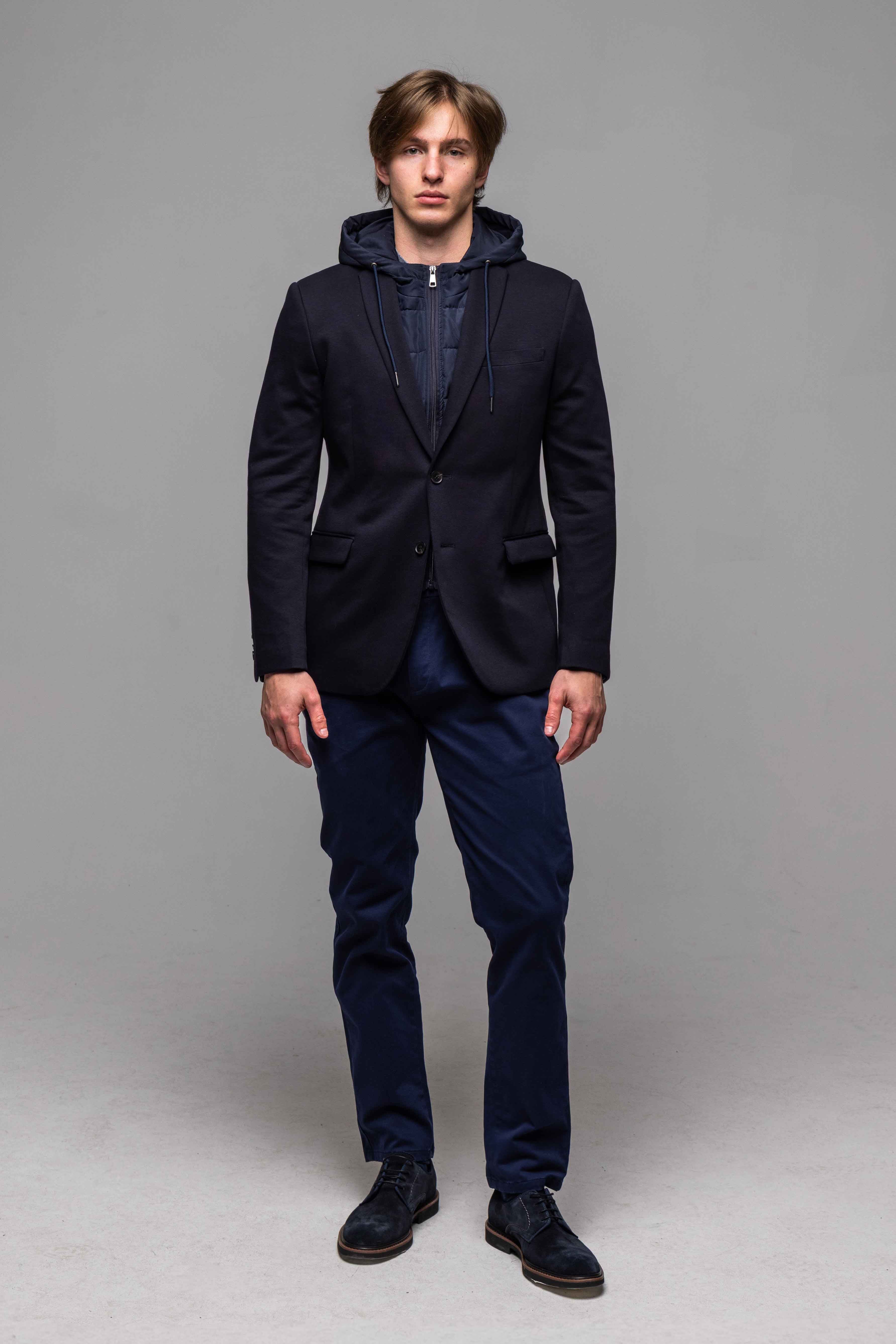 Tmavomodré sako s odnímateľnou vsadkou a kapučnou