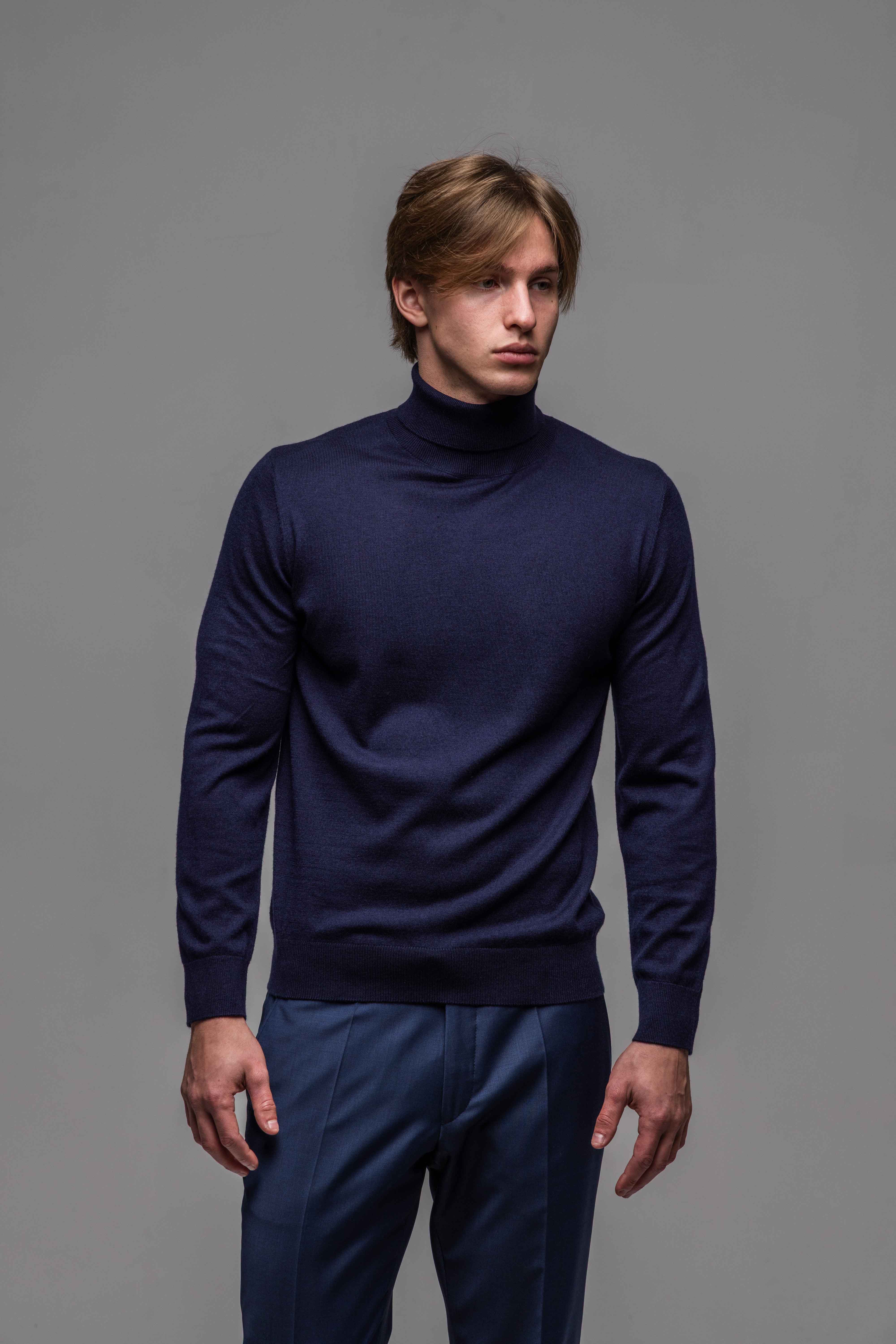 ダークブルー ハイネックシャツ DECEMBER Navy blue turtleneck