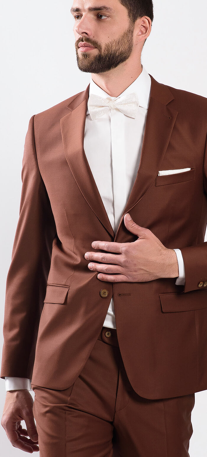 Škoricový svadobný Slim Fit oblek