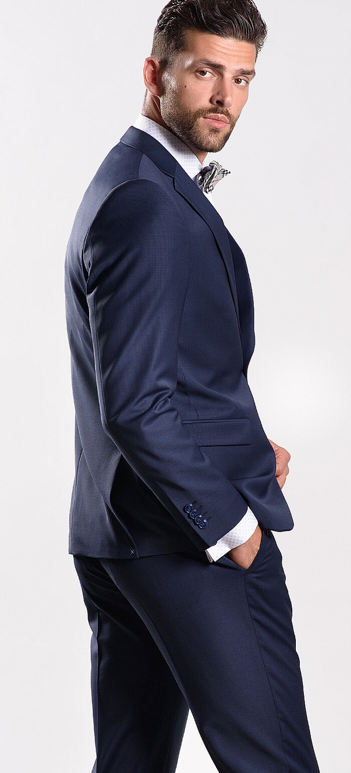 Tmavomodrý Slim Fit oblek s jemným vzorom
